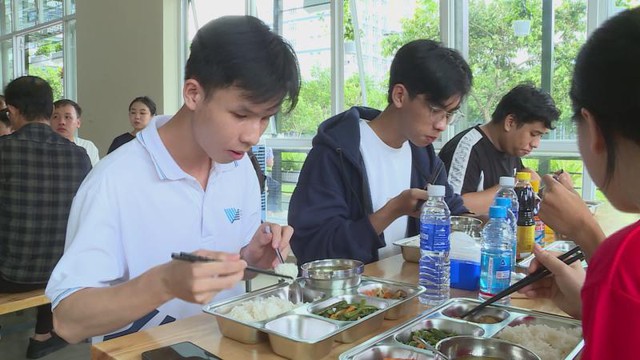 Bếp ăn chia sẻ sinh viên – Nơi thắp lên ngọn lửa yêu thương - Ảnh 4.