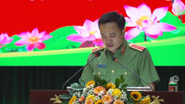Công bố quyết định của Bộ trưởng Bộ Công an và Giám đốc Công an TP.HCM về tổ chức bộ máy và công tác cán bộ - Ảnh 2.