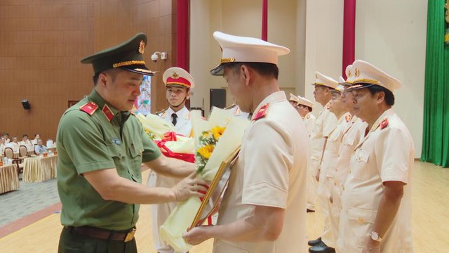Công bố quyết định của Bộ trưởng Bộ Công an và Giám đốc Công an TP.HCM về tổ chức bộ máy và công tác cán bộ - Ảnh 3.