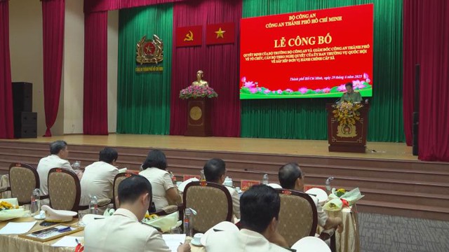 Công bố quyết định của Bộ trưởng Bộ Công an và Giám đốc Công an TP.HCM về tổ chức bộ máy và công tác cán bộ - Ảnh 1.