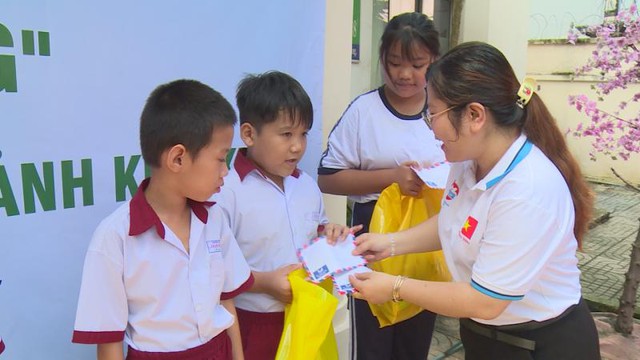 "Siêu thị 0 đồng": Tấm lòng cán bộ Phường 8 vẹn nguyên trước thềm chuyển giao  - Ảnh 4.