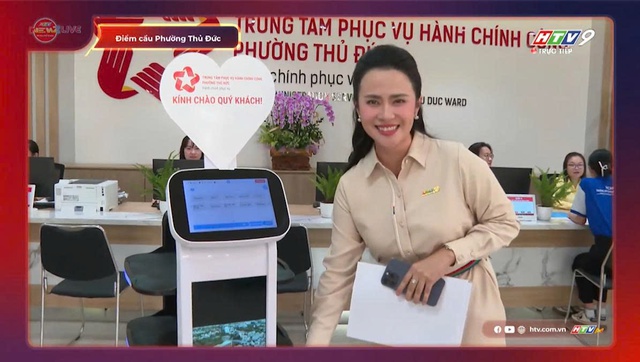 Người dân bất ngờ vì có... robot hướng dẫn thủ tục hành chính! - Ảnh 3.