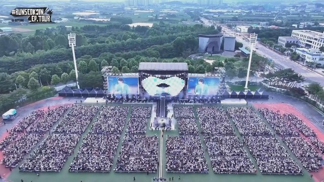 Jin (BTS) khởi động tour diễn solo đầu tay - Ảnh 1.