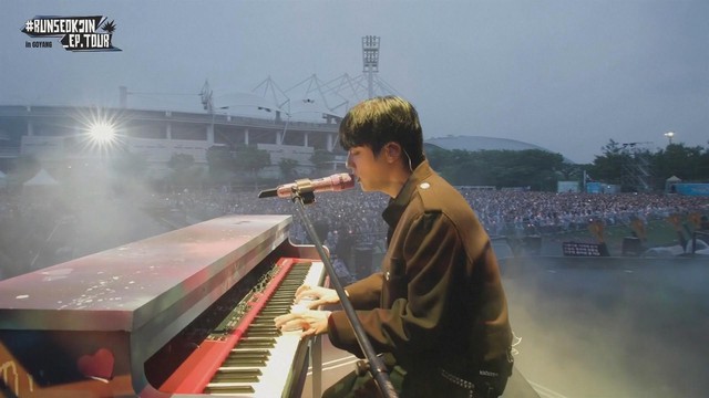 Jin (BTS) khởi động tour diễn solo đầu tay - Ảnh 2.