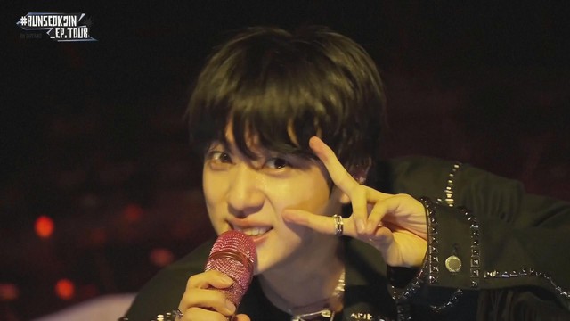 Jin (BTS) khởi động tour diễn solo đầu tay - Ảnh 3.