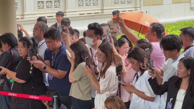 Tòa án Hiến Pháp Thái Lan tạm đình chỉ chức vụ của bà Paetongtarn - Ảnh 3.