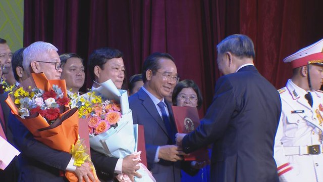 TP.HCM: Lễ công bố các nghị quyết, quyết định về sáp nhập đơn vị hành chính - Ảnh 2.
