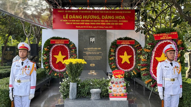 Lãnh đạo TP.HCM dâng dương và khai mạc triển lãm kỷ niệm 110 năm ngày sinh Tổng Bí thư Nguyễn Văn Linh - Ảnh 2.