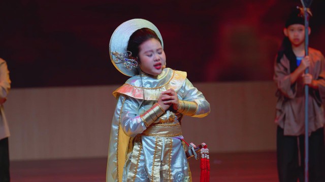 Cô bé miền Nam mang cải lương "chạm" trái tim khán giả Hà Nội- Ảnh 3. Cô bé miền Nam mang cải lương "chạm" trái tim khán giả Hà Nội- Ảnh 3.