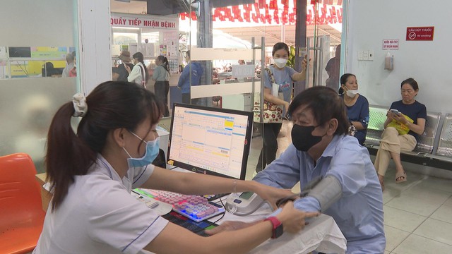 Cơ sở y tế TP.HCM hoạt động đầy đủ, phục vụ khám chữa bệnh liên tục - Ảnh 4.
