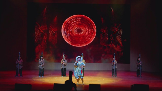 Cô bé miền Nam mang cải lương "chạm" trái tim khán giả Hà Nội- Ảnh 1. Cô bé miền Nam mang cải lương "chạm" trái tim khán giả Hà Nội- Ảnh 1.