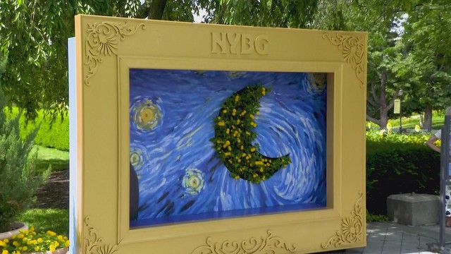 18.000 hoa hướng dương trang trí triển lãm "Những đóa hoa của Van Gogh"- Ảnh 2. 18.000 hoa hướng dương trang trí triển lãm "Những đóa hoa của Van Gogh"- Ảnh 2.