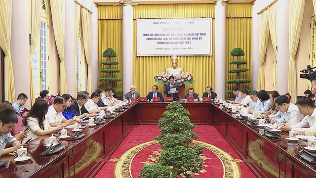 Công bố Lệnh của Chủ tịch nước về 18 luật vừa được Quốc hội thông qua - Ảnh 1.