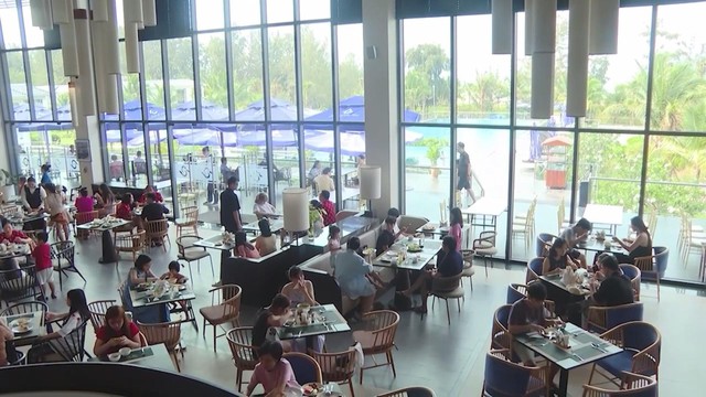 Vượt thách thức hướng tới “siêu đô thị du lịch” TP.HCM - Ảnh 2.