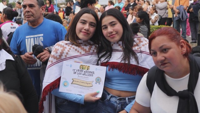 Lễ hội song sinh quốc gia Argentina thu hút hàng trăm cặp sinh hai, sinh ba - Ảnh 2.