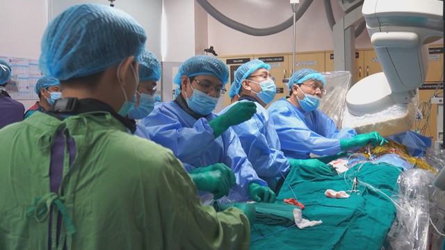 TAVI – Kỹ thuật thay van tim hiện đại mở ra bước ngoặt mới tại Việt Nam - Ảnh 4.