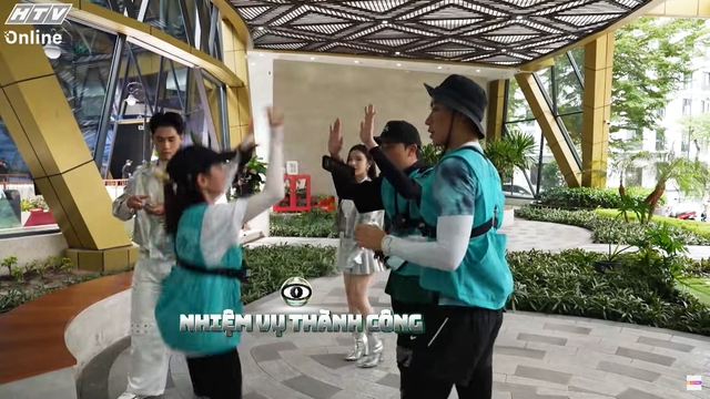 Thợ săn đột biến xuất hiện, đội Cam bị truy bắt đến cùng - Ảnh 3.