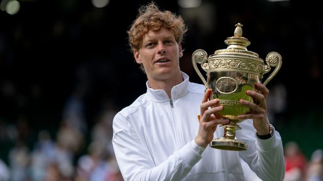 Jannik Sinner vô địch Wimbledon đầy cảm xúc - Ảnh 1.