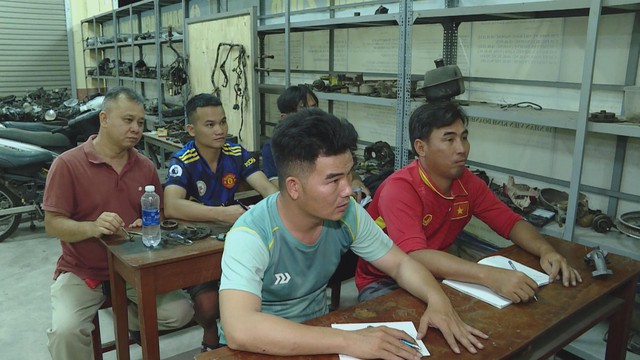 Đẩy mạnh chương trình đào tạo nghề cho lao động hưởng trợ cấp thất nghiệp - Ảnh 2.