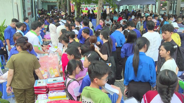 Lan tỏa yêu thương từ chương trình “Nghĩa tình Đông Hưng Thuận” - Ảnh 1.