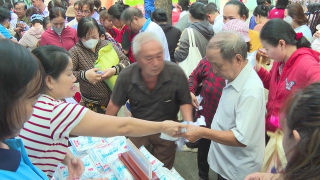 Lan tỏa yêu thương từ chương trình “Nghĩa tình Đông Hưng Thuận” - Ảnh 5.
