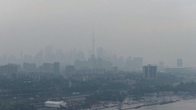 Cháy rừng ảnh hưởng nghiêm trọng tại Mỹ và Canada- Ảnh 2. Cháy rừng ảnh hưởng nghiêm trọng tại Mỹ và Canada- Ảnh 2.