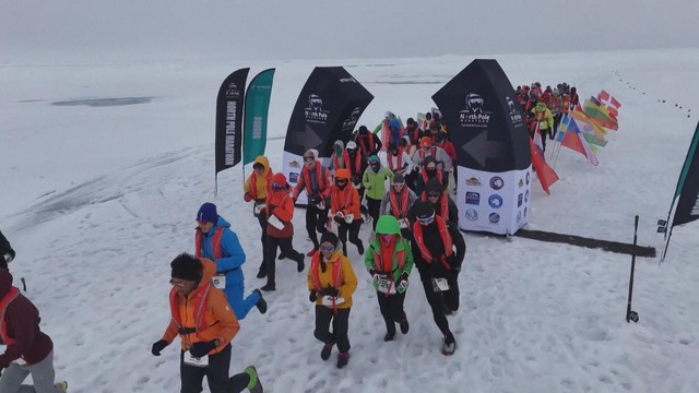 Chạy marathon giữa Bắc Cực - Ảnh 1.