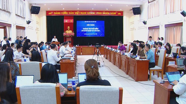 Không "mưa điểm 10", đề thi tốt nghiệp THPT 2025 phản ánh đúng năng lực thực chất - Ảnh 1.