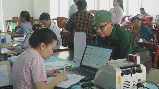 Ngân hàng chính sách xã hội: Nhanh chóng ổn định, kịp thời tiếp sức người dân - Ảnh 1.