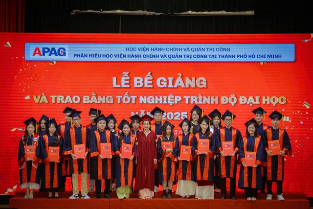 Lễ bế giảng và trao bằng tốt nghiệp trình độ đại học đợt 2 năm 2025, Phân hiệu Học viện Hành chính và Quản trị công tại TP.HCM- Ảnh 5. Lễ bế giảng và trao bằng tốt nghiệp trình độ đại học đợt 2 năm 2025, Phân hiệu Học viện Hành chính và Quản trị công tại TP.HCM- Ảnh 5.