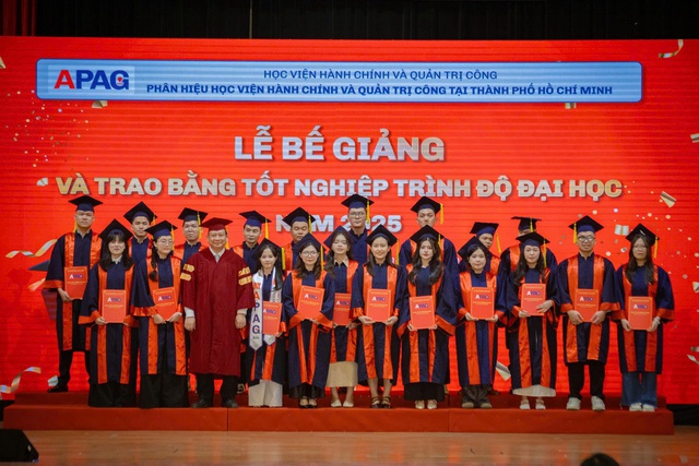 Lễ bế giảng và trao bằng tốt nghiệp trình độ đại học đợt 2 năm 2025, Phân hiệu Học viện Hành chính và Quản trị công tại TP.HCM- Ảnh 2. Lễ bế giảng và trao bằng tốt nghiệp trình độ đại học đợt 2 năm 2025, Phân hiệu Học viện Hành chính và Quản trị công tại TP.HCM- Ảnh 2.