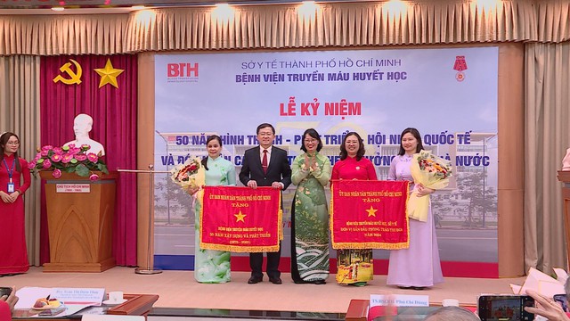 Bệnh viện Truyền máu Huyết học TP.HCM kỷ niệm 50 năm thành lập - Ảnh 8.
