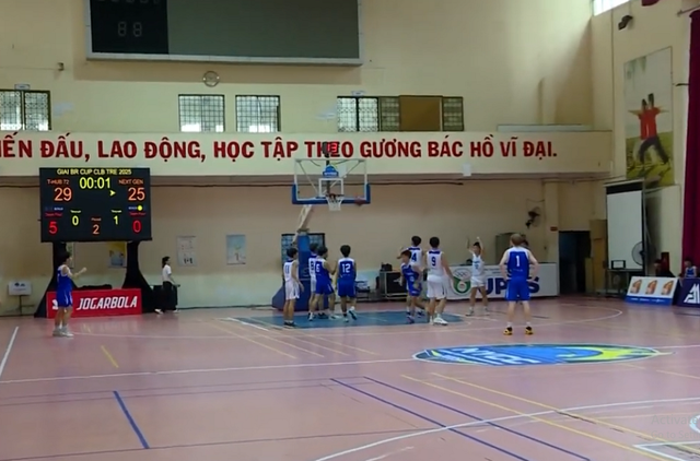 Bóng rổ U18 cấp CLB toàn quốc: Tuổi 17 tự tin những bước nhảy cao  - Ảnh 1.