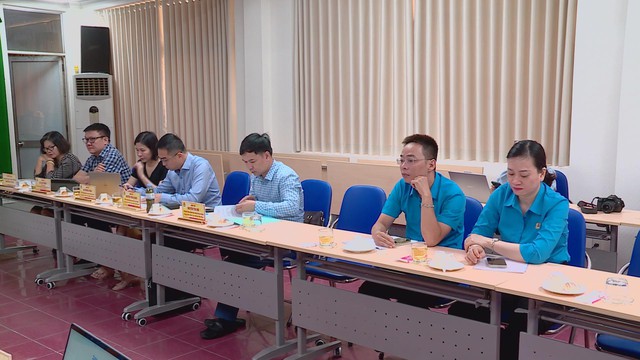 Tăng cường tuyên truyền, giáo dục chính trị, pháp luật cho công nhân TP.HCM - Ảnh 2.