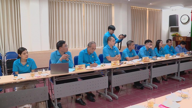 Tăng cường tuyên truyền, giáo dục chính trị, pháp luật cho công nhân TP.HCM - Ảnh 3.