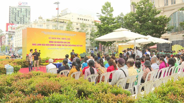 Dâng hương kỷ niệm 110 năm ngày sinh Tổng Bí thư Nguyễn Văn Linh - Ảnh 3.