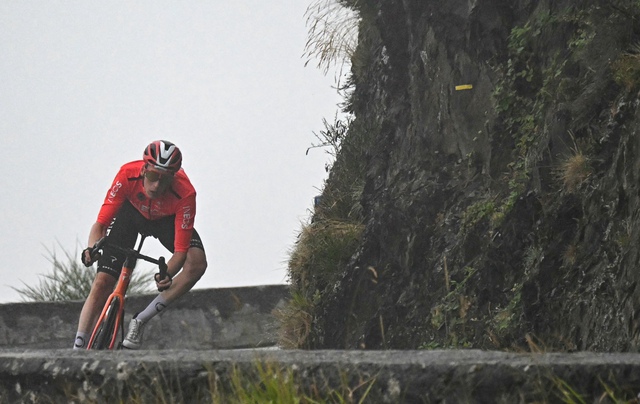 Tadej Pogacar tiếp tục giữ Áo vàng sau chặng 14 Tour de France - Ảnh 1.