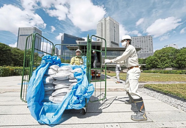 Nhật Bản sử dụng đất được khử xạ từ nhà máy hạt nhân Fukushima - Ảnh 1.