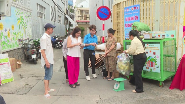 Phường xanh - Khu phố sạch - Hàng Việt thân thiện môi trường - Ảnh 1.