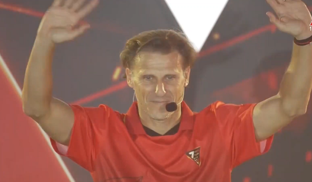Huyền thoại bóng đá Diego Forlán đến Việt Nam  - Ảnh 1.