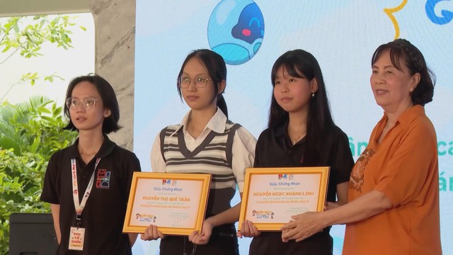Đường sách TP.HCM thu về hơn 31 tỉ đồng trong 6 tháng đầu 2025 - Ảnh 5.