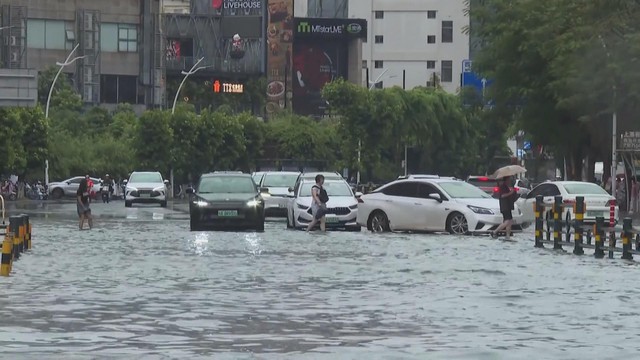 Trung Quốc ban bố cảnh báo lũ quét và sạt lở tại miền Nam - Ảnh 4.