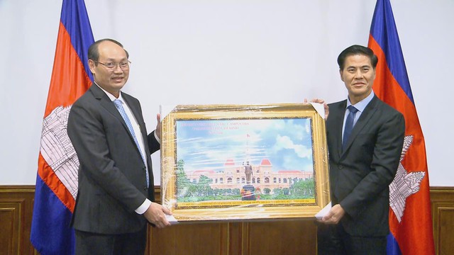 TP.HCM hỗ trợ y tế cho người dân khó khăn ở Campuchia - Ảnh 6.