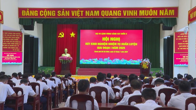 Cảnh sát biển Vùng 3 rút kinh nghiệm công tác huấn luyện giai đoạn 1 năm 2025 - Ảnh 1.