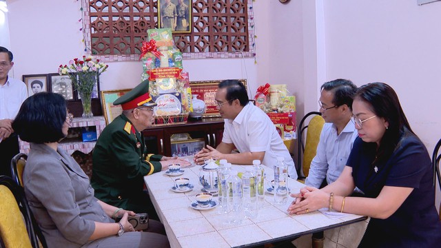 Lãnh đạo TP.HCM thăm, tặng quà tri ân các gia đình chính sách nhân kỷ niệm Ngày Thương binh – Liệt sĩ - Ảnh 3.