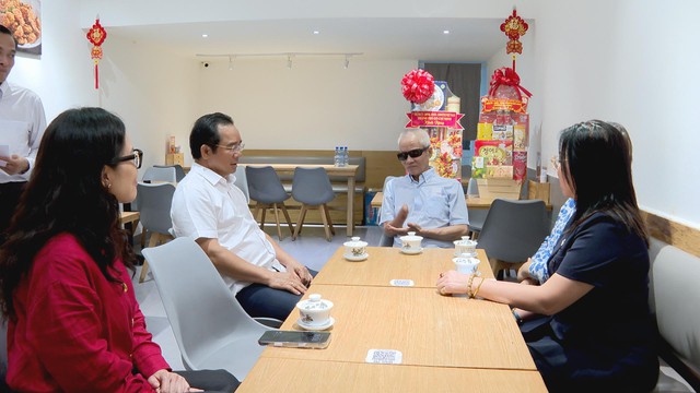 Lãnh đạo TP.HCM thăm, tặng quà tri ân các gia đình chính sách nhân kỷ niệm Ngày Thương binh – Liệt sĩ - Ảnh 5.
