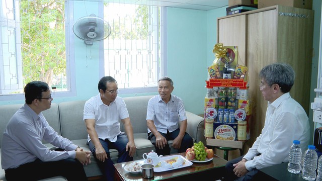 Lãnh đạo TP.HCM thăm, tặng quà tri ân các gia đình chính sách nhân kỷ niệm Ngày Thương binh – Liệt sĩ - Ảnh 7.