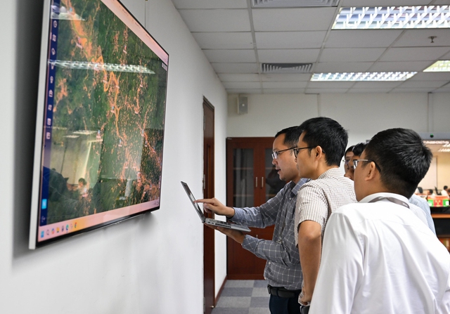 Viettel đảm bảo sóng viễn thông tại khu vực ngập lụt ở Nghệ An - Ảnh 2.