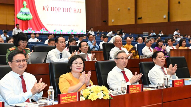 Đồng chí Nguyễn Mạnh Cường được bầu giữ chức Phó Chủ tịch UBND TPHCM - Ảnh 3.