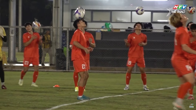 U23 Việt Nam tập nhẹ trước trận bán kết U23 Đông Nam Á - Ảnh 1.